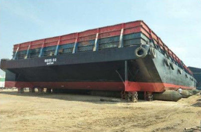 Kargo için rıhtım kenarında deniz hava yastığı