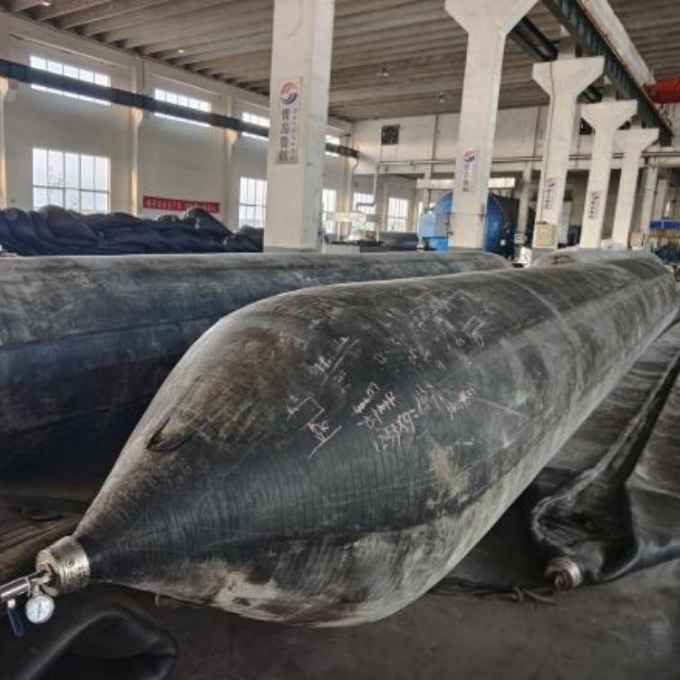 CCS tarafından sertifikalandırılmış yüksek performanslı deniz ağır kullanımlı doğal kauçuk hava yastıklarının fabrika doğrudan satışı